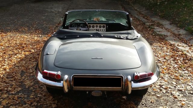 1961 Opalescent Gunmetal (Grey) Jaguar E-Type Roadster