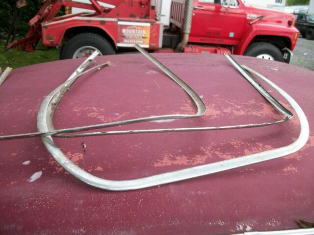 1971 Burgundy Jaguar XJ6 Sedan