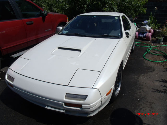 1987 White Mazda RX-7 Coupe