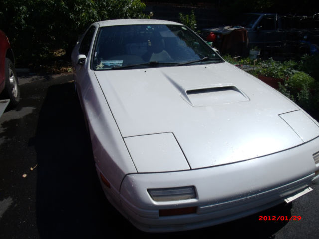 1987 White Mazda RX-7 Coupe
