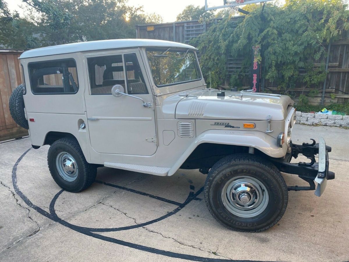 1971 Tan Toyota Land Cruiser SUV