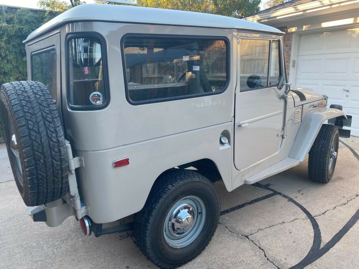 1971 Tan Toyota Land Cruiser SUV