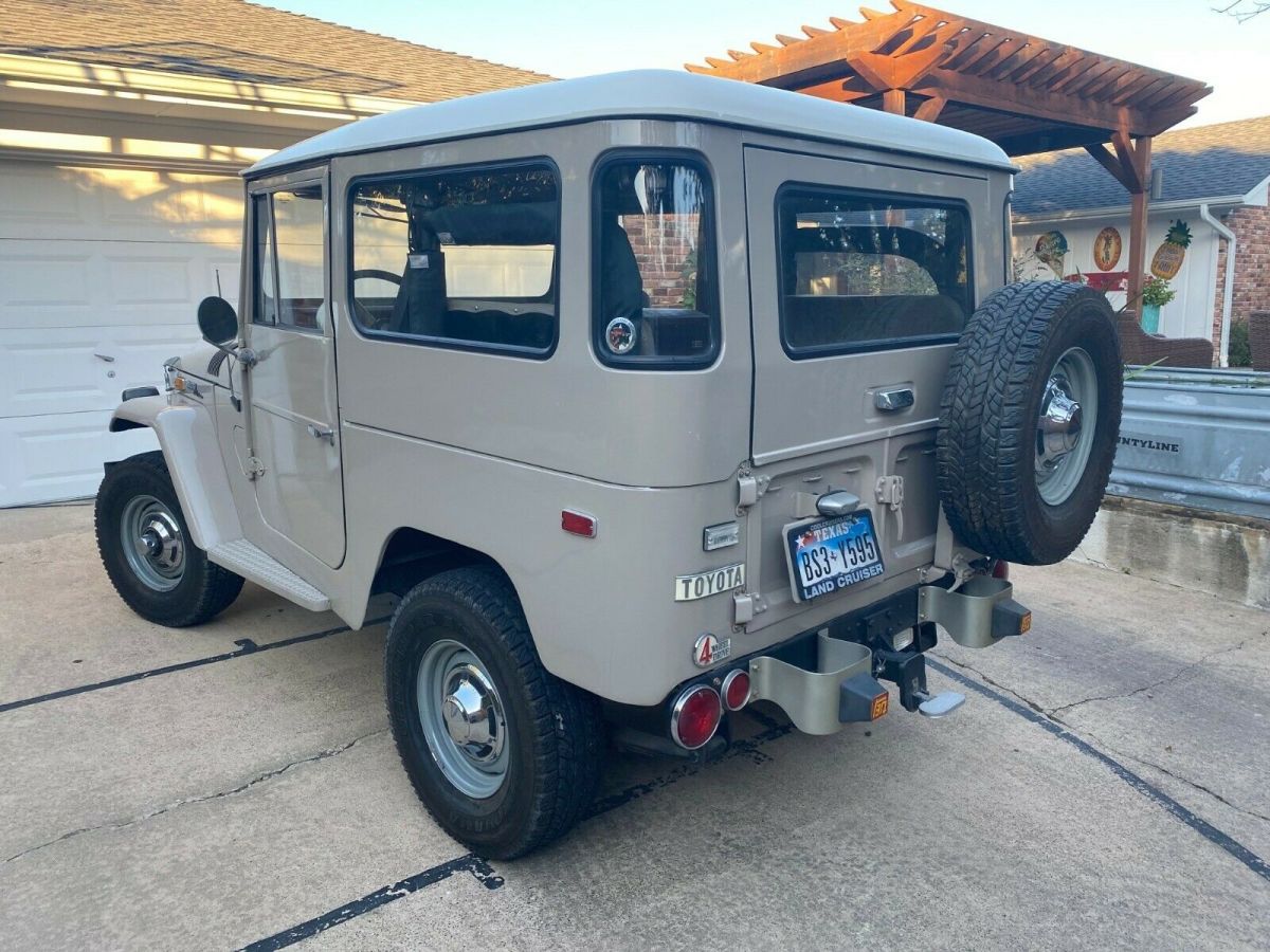 1971 Tan Toyota Land Cruiser SUV