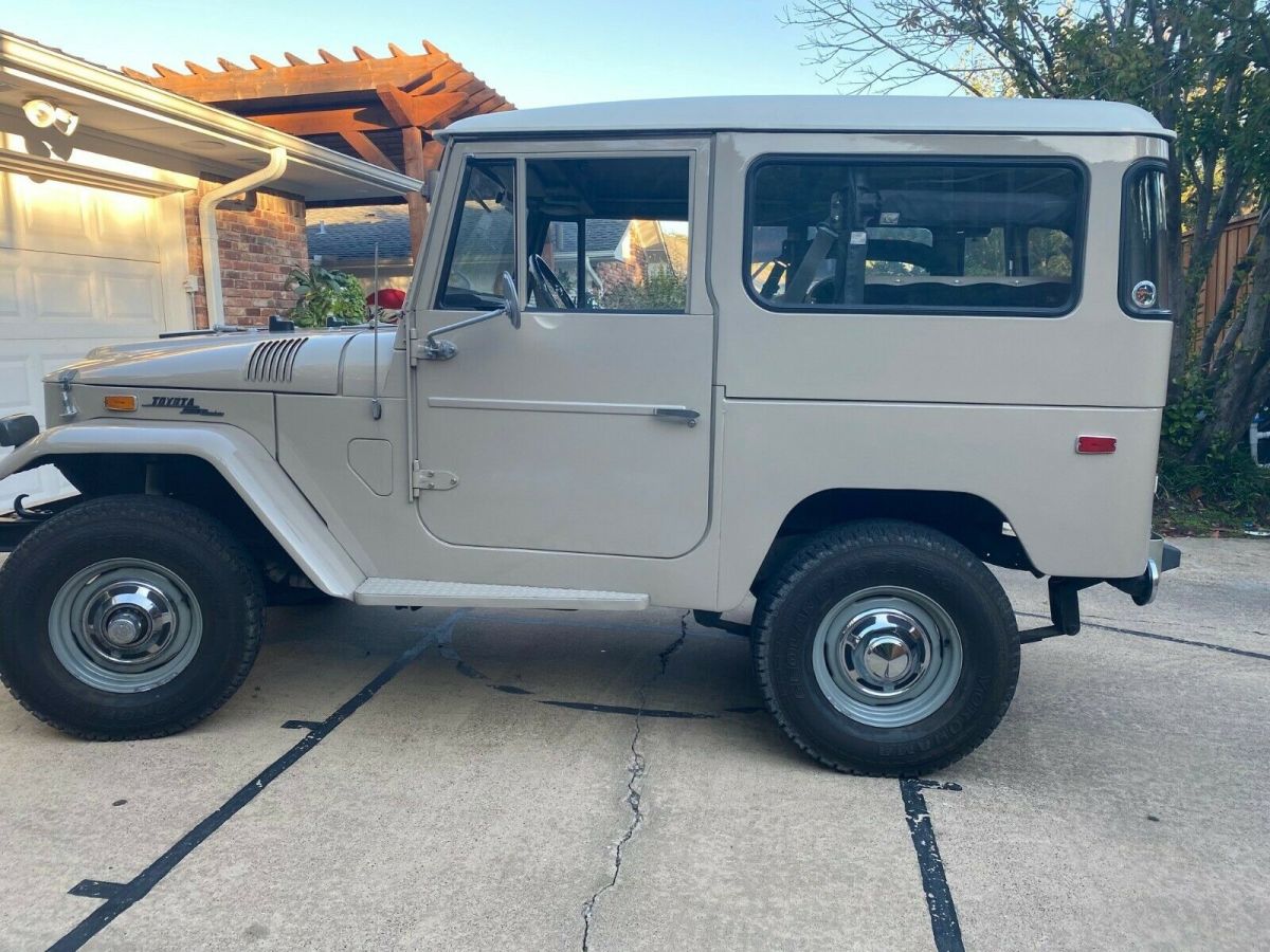 1971 Tan Toyota Land Cruiser SUV