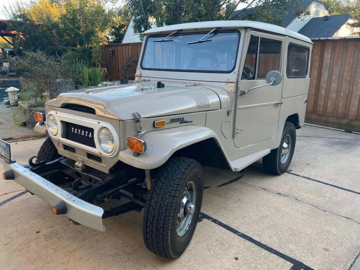 1971 Tan Toyota Land Cruiser SUV