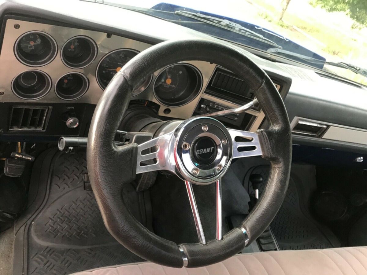 1986 Red Chevrolet C/K Pickup 1500 Cab & Chassis