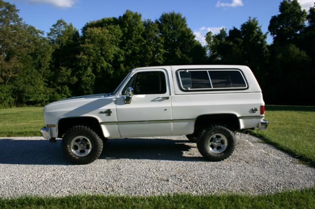 1987 White Chevrolet Blazer SUV