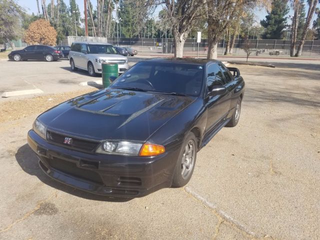1990 Black Nissan GT-R Coupe