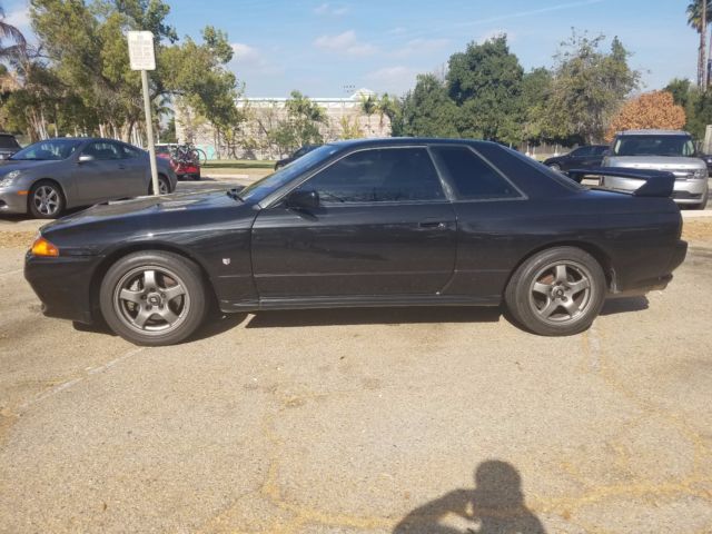 1990 Black Nissan GT-R Coupe