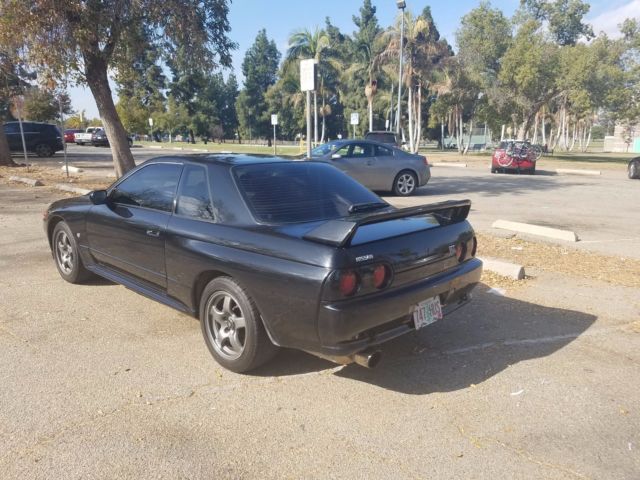 1990 Black Nissan GT-R Coupe