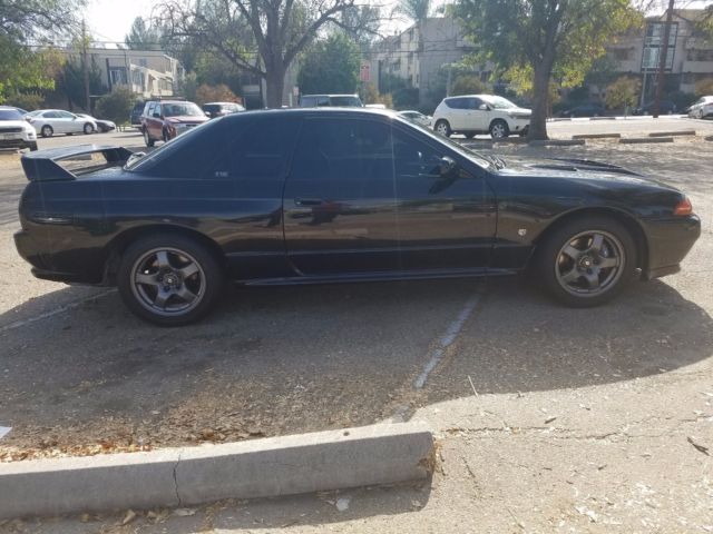 1990 Black Nissan GT-R Coupe