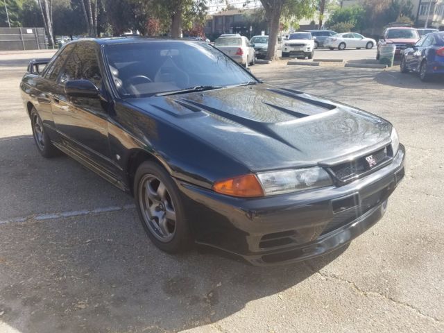 1990 Black Nissan GT-R Coupe