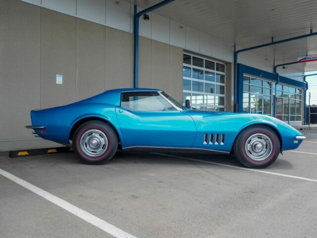 1968 Blue Chevrolet Corvette --