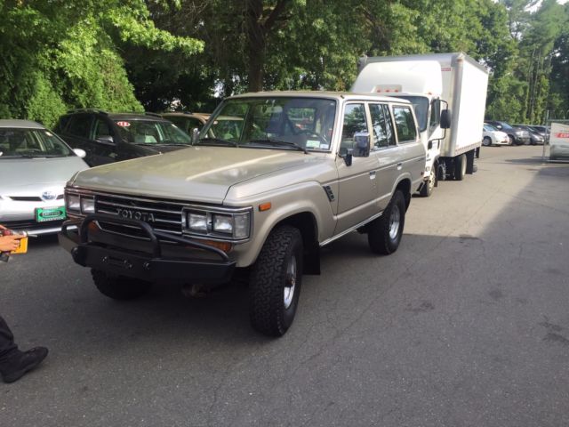 1977 Cream Toyota Land Cruiser 2 door 4x4