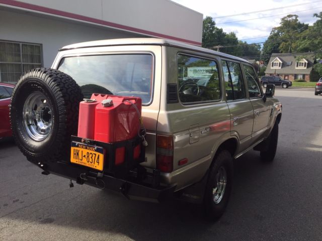 1977 Cream Toyota Land Cruiser 2 door 4x4