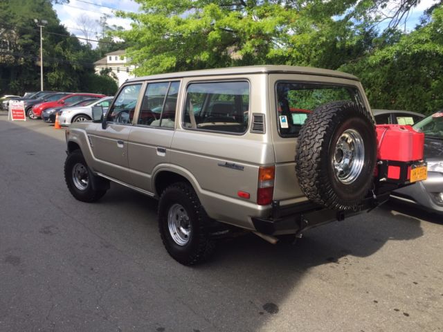 1977 Cream Toyota Land Cruiser 2 door 4x4
