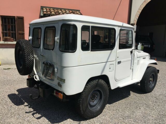 1982 White Toyota Land Cruiser SUV