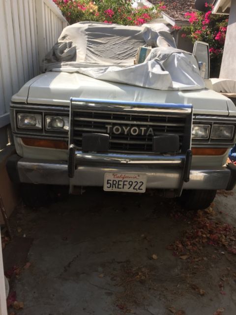 1989 White Toyota Land Cruiser S U V