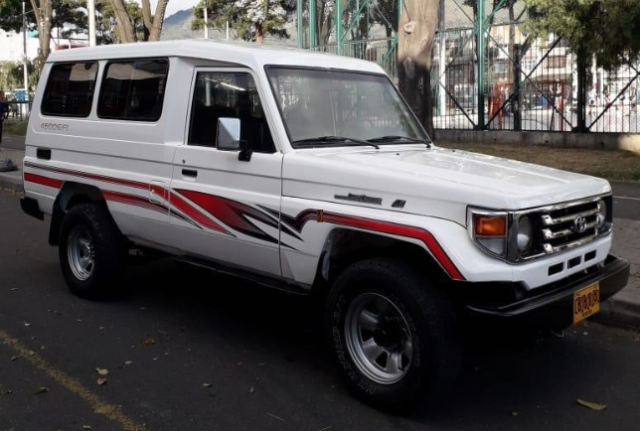 1991 White Toyota Land Cruiser SUV
