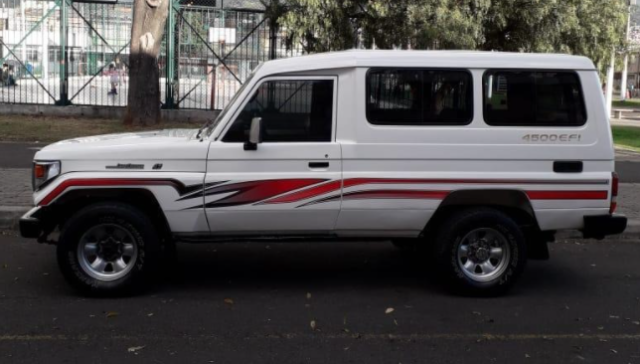 1991 White Toyota Land Cruiser SUV