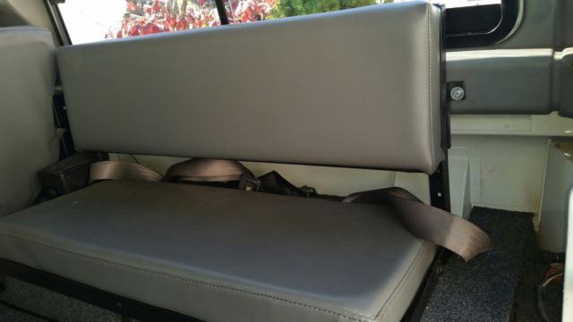 1989 White Land Rover Defender 5 door