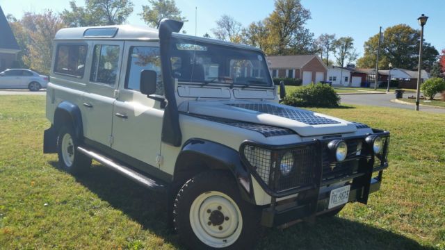 1989 White Land Rover Defender 5 door