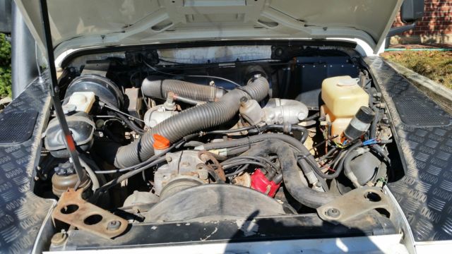 1989 White Land Rover Defender 5 door