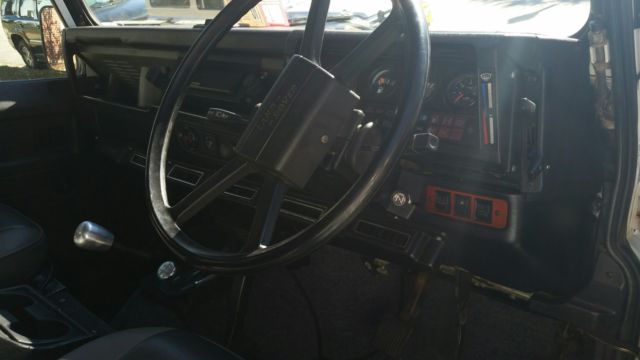1989 White Land Rover Defender 5 door