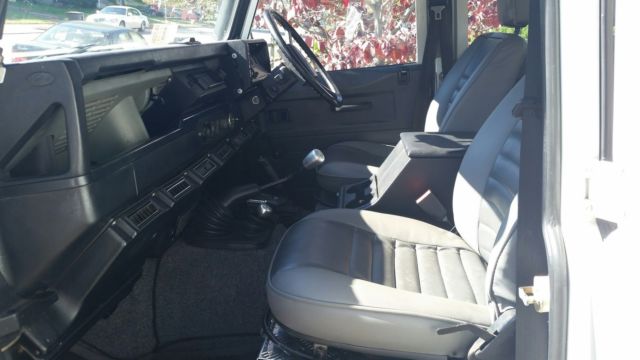 1989 White Land Rover Defender 5 door