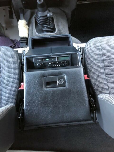 1993 White Land Rover Defender SUV