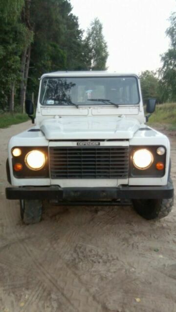 1992 White Land Rover Defender