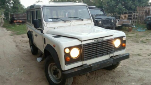 1992 White Land Rover Defender