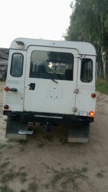 1992 White Land Rover Defender