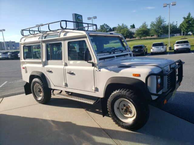 1993 White Land Rover Defender