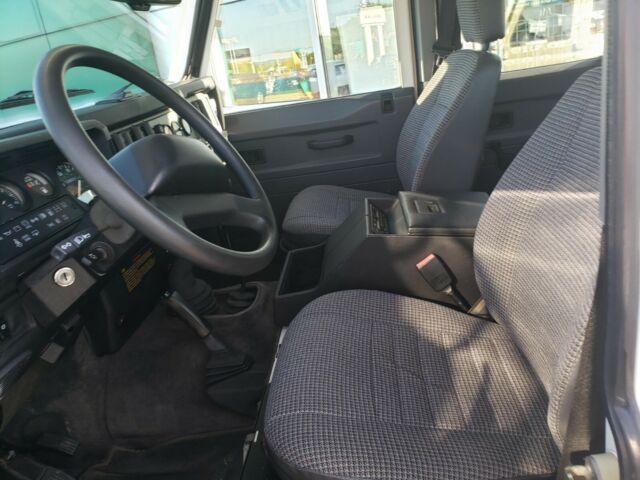 1993 White Land Rover Defender