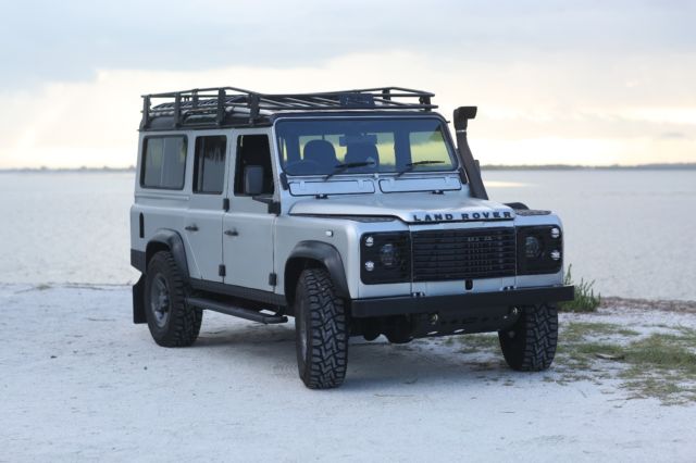 1989 Silver Land Rover Defender SUV