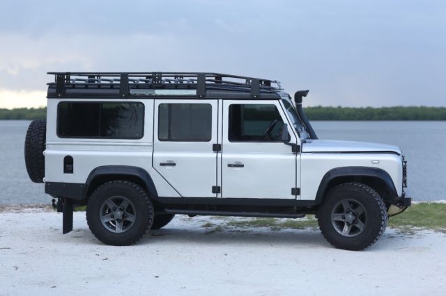 1989 Silver Land Rover Defender SUV
