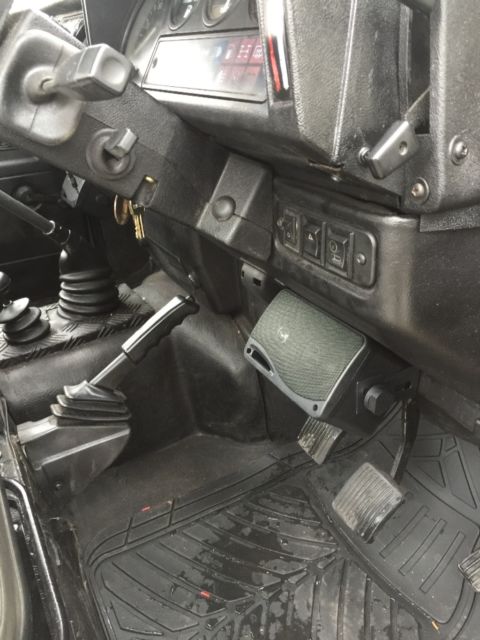 1980 White Land Rover Defender Pickup