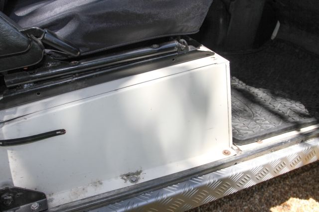 1987 ivory Land Rover Defender Convertible