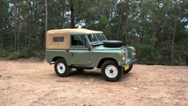 1975 Green Land Rover Defender