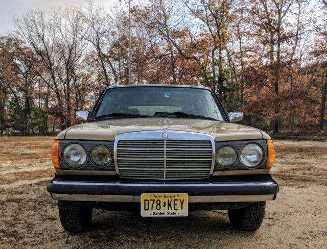 1983 Gold Mercedes-Benz 300-Series Wagon