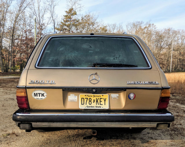 1983 Gold Mercedes-Benz 300-Series Wagon