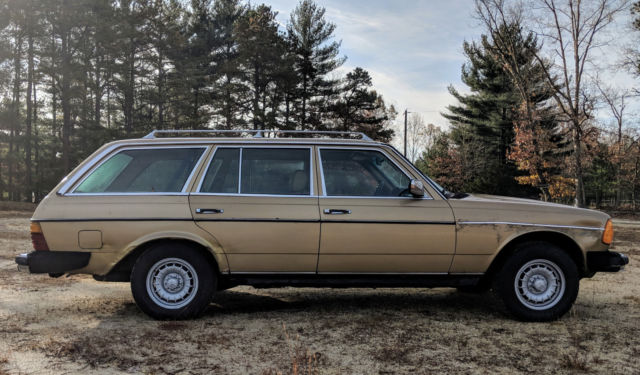 1983 Gold Mercedes-Benz 300-Series Wagon