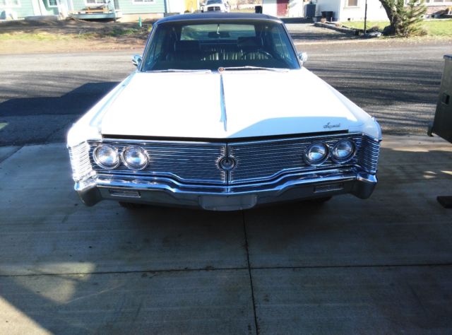 1968 White Chrysler Imperial Sedan