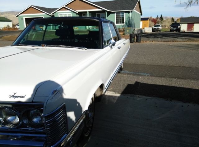 1968 White Chrysler Imperial Sedan