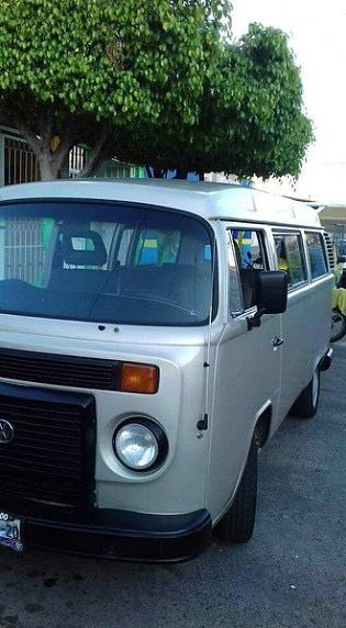 1992 Gold Volkswagen Bus/Vanagon Standard Passenger Van