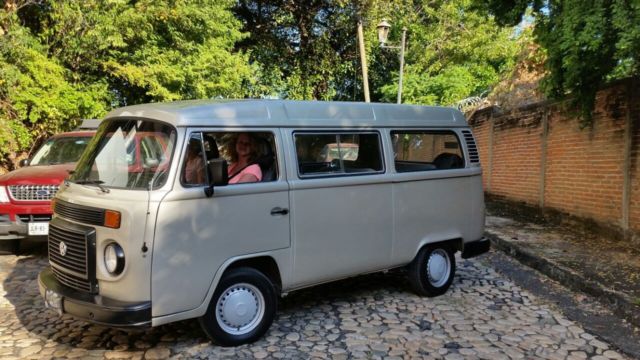 1992 Gold Volkswagen Bus/Vanagon Standard Passenger Van