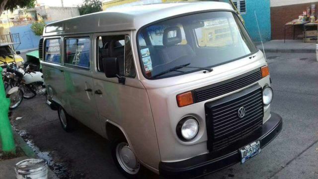 1992 Gold Volkswagen Bus/Vanagon Standard Passenger Van