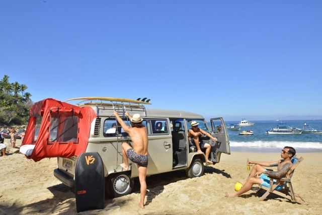 1992 Gold Volkswagen Bus/Vanagon Standard Passenger Van