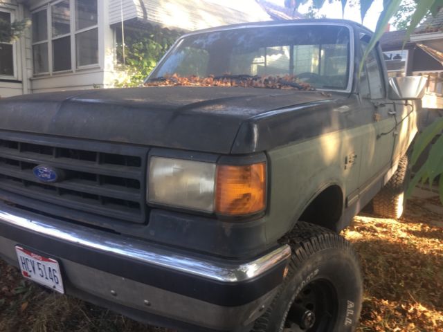 1990 Green n black Ford F-150 2 door